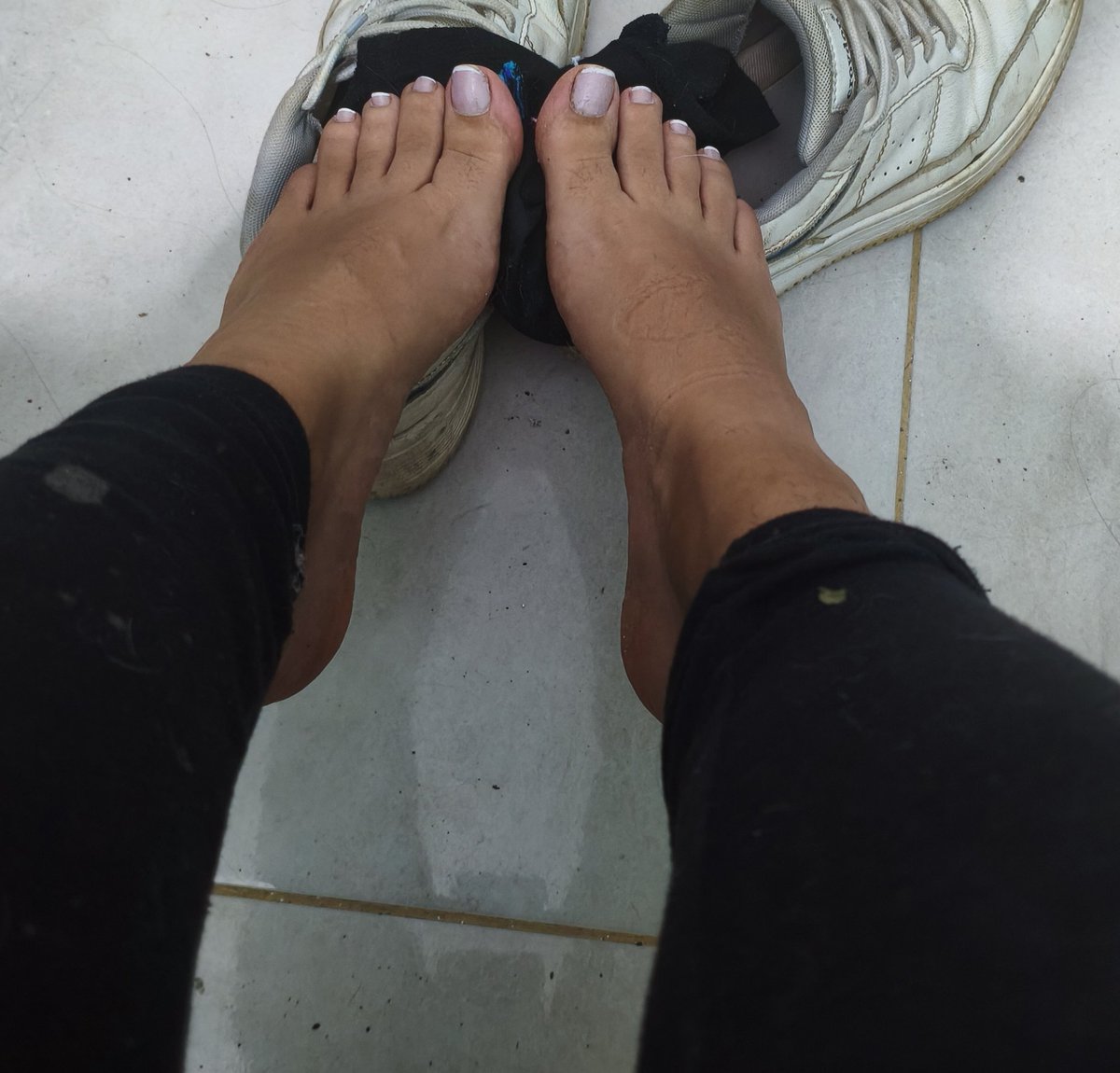 My stinky feet 🫣😋

Fansly.com/penelopesoles 

#feet #feetworshi̇p #feetfetısh #feetِ #footfetısh #foot #piestagram #viral #pies #fetichistepieds