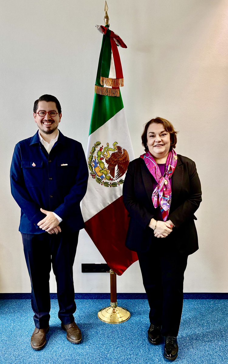 Hoy tuvimos un intercambio productivo en <a href="/ConsulMexFrk/">Consulmex Frankfurt</a> con <a href="/carlosmartinezv/">Carlos Martínez Velázquez 🏳️‍🌈</a> <a href="/fmpt_cdmx/">Fondo Mixto de Promoción Turística de la CDMX</a> su equipo y delegación participante en #IMEXFrankfurt2025 - identificamos áreas de mejora en promoción turística y oportunidades para mayor atracción de congresos en 🇲🇽 #DiplomaciaPúblicaMx