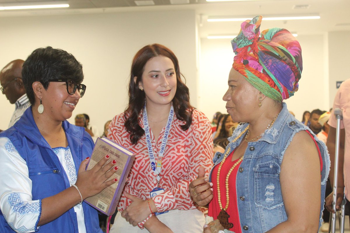 DefensoriaCol's tweet photo. Conmemoramos el Día de la Afrocolombianidad en Montería 

En Montería, realizamos el conversatorio “La defensa y lucha por los derechos territoriales de las Comunidades Negras, Afrocolombianas, Raizales y Palenqueras”, junto a liderazgos étnicos, defensores, defensoras y organizaciones sociales.

👇🏼