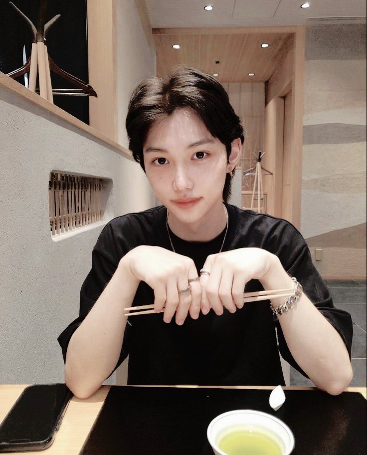 spnitsu's tweet photo. ⠀⠀
⠀⠀⠀ ⠀⠀⠀ヽ ⠀⠀ ̤ ⠀⠀ ͏♫ _||| ⠀⠀ #ACTO2 ⠀⠀ (*
ㅤㅤㅤㅤㅤ ⠀ ⠀ ⠀ 🍣 ⠀ ˖ ⠀⠀ ܓܒ ⠀🇮🇹
Es Roma, pero últimamente soy tan adicto al sushi que recorrí las calles hasta dar con un restaurante. Invité a Lian y Asami porque tenían hambre. https://t.co/FPT18PitQK