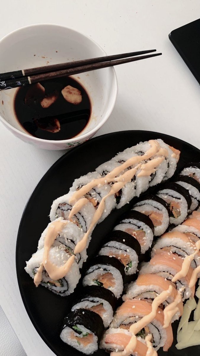 spnitsu's tweet photo. ⠀⠀
⠀⠀⠀ ⠀⠀⠀ヽ ⠀⠀ ̤ ⠀⠀ ͏♫ _||| ⠀⠀ #ACTO2 ⠀⠀ (*
ㅤㅤㅤㅤㅤ ⠀ ⠀ ⠀ 🍣 ⠀ ˖ ⠀⠀ ܓܒ ⠀🇮🇹
Es Roma, pero últimamente soy tan adicto al sushi que recorrí las calles hasta dar con un restaurante. Invité a Lian y Asami porque tenían hambre. https://t.co/FPT18PitQK