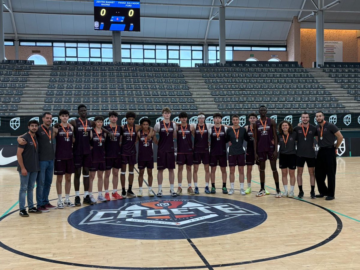 CBZentro's tweet photo. Séptimos de España 🇪🇸

🏅 @CBZentro ha finalizado 7º en el #FEBCadeteM2025 al doblegar [93-71] al @BaseFCBG 

Sendos doble-dobles de Ousmane Sanogo con 19 puntos y 12 rebotes, y Sekou Coulibaly con 13-11 y 3 tapas. Andrés Crespo con 12 puntos y 7 asistencias.

#GoGarnet https://t.co/R5A4mpILD8
