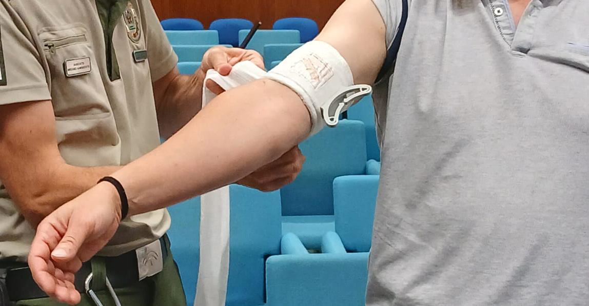 AAMM_And's tweet photo. 👷Los Agentes de Medio Ambiente de Andalucía, integrantes de la Unidad Vertical de Conservación (UVCA), reciben formación en primeros auxilios.

🌿La formación continua es clave para actuar con eficacia y seguridad en el medio natural. 

#AAMM #UVCA https://t.co/1YViJpsZXJ