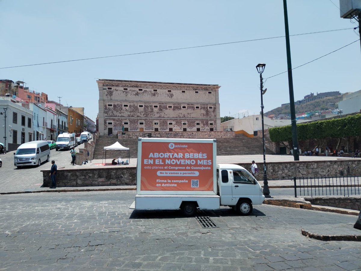 Esta fue la camioneta que ha recorrido todo Guanajuato 🤜🏻🤛🏻 ¡para que los ciudadanos se enteren lo que sus diputados quieren hacer! 🤯