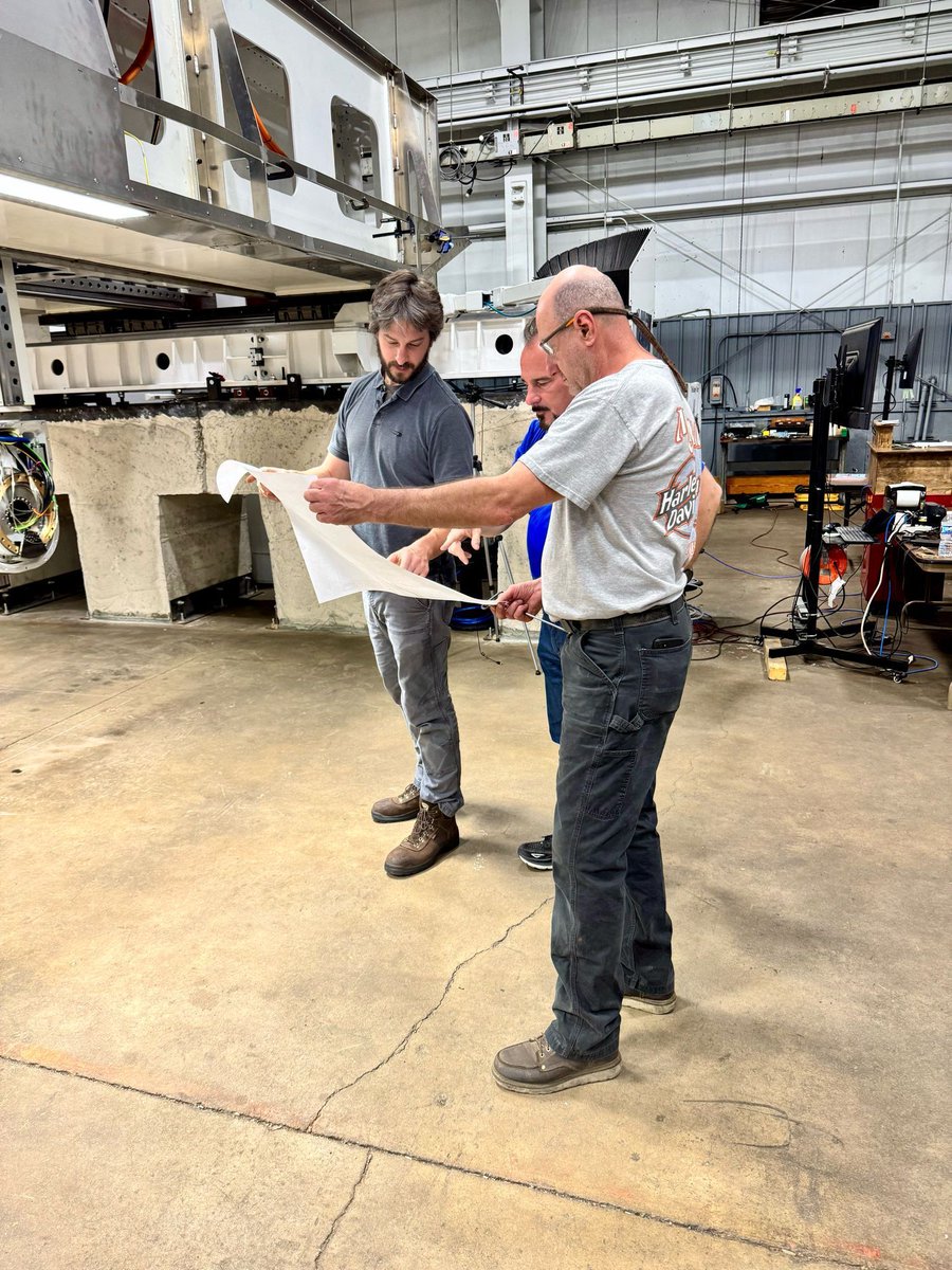 AcceleratedMDE's tweet photo. Holiday weekend? Almost.
But first—Galaxy reviews on the shop floor.
🌀 Handles parts up to 295"
🛠️ Mill, turn, and mill-turn in one
🇺🇸 Built for performance. Built in the USA.

#GalaxySeries #MemorialDayWeekend #ManufacturingExcellence https://t.co/JCVX1TLDJm