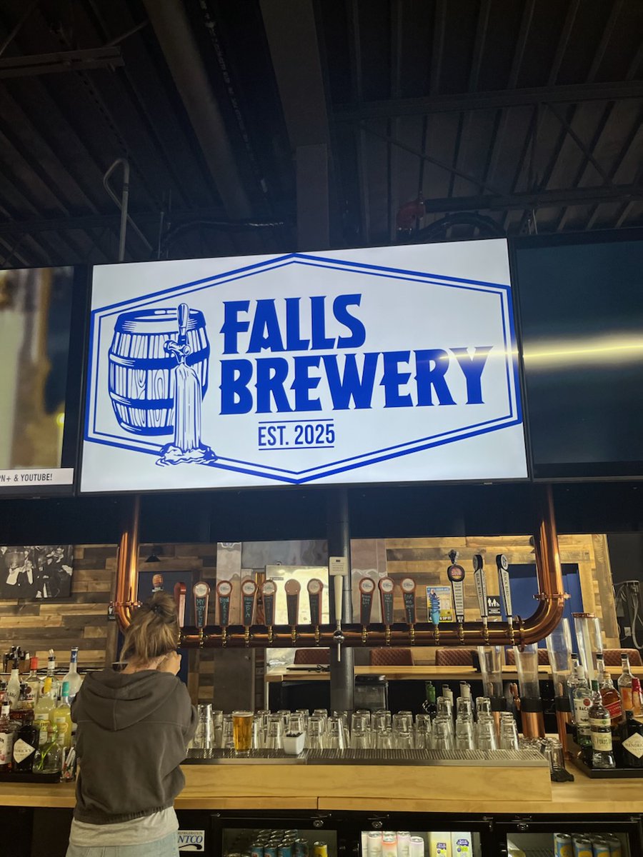 buffbeerleague's tweet image. Friday #lunchbeers courtesy of @falls_brewery. We kept it light and crispy with a pint of Falls Lager (it's still #LagerAppreciationMonth by the way) and paired that with a very tasty Turkey BLT. If you haven't checked out Falls Brewery, this weekend is as good as time as any.
