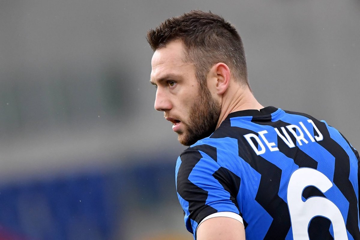 FootballMoney_'s tweet photo. 🩸 Stefan de Vrij draws first blood!

 Inter strike early and the Serie A table flips in their favor! 🔄🏆

De Vrij climbs to 146 on Football Money 💸

This title race just got very real.

#Inter #SerieA #FootballMoney https://t.co/vmQtFT4WTf