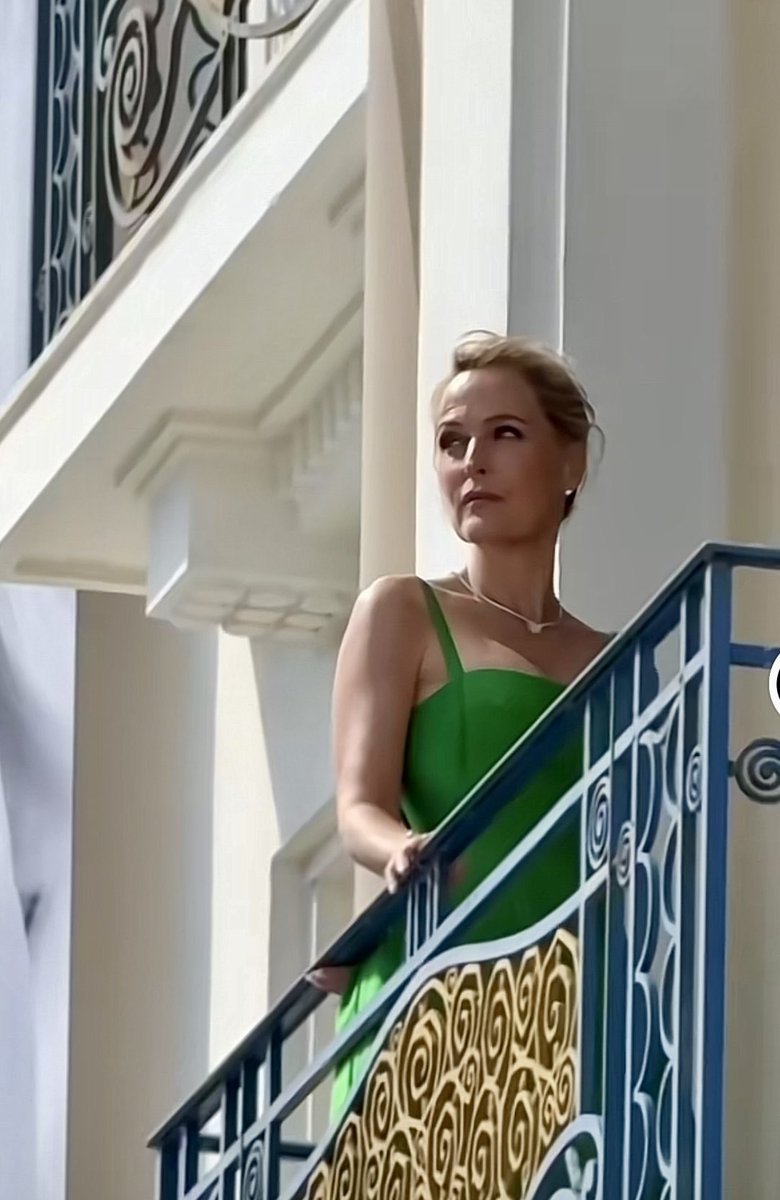 The power this picture holds. #GillianAnderson