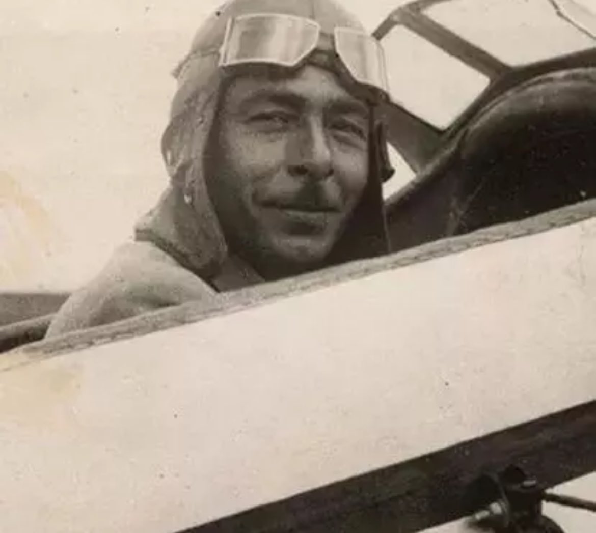 Vecihi Hürkuş’un 6 Ocak 1896 yılında İstanbul’da doğduğunu.. 

Henüz 3 yaşındayken babasını kaybettiğini..

1912’de Balkan Harbi patlak verince sefere çıktığını..

Bulgarlara kaybedilmiş Edirne ilini geri alan askerler arasında olduğunu.. 

16 yaşındayken gittiği Trakya elinden