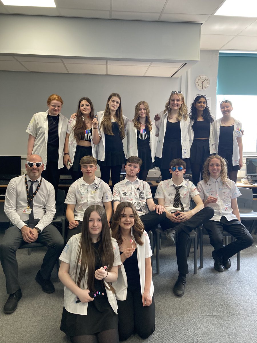 CAHS_Music's tweet photo. Very emotional saying farewell to this fab group of people today. As a GCSE group they have been absolutely amazing - what a journey it’s been! Class of 2025 - it’s been a blast!! 👍🎶🕶️ @CastellAlun https://t.co/qcBGVWfKo6