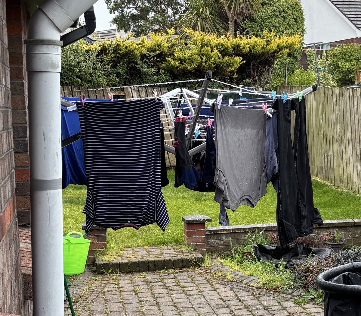 Hey <a href="/barrabest/">Barra Best</a> am I the only eejit in the country who got caught out with the rain this afternoon 😫
#Laundry