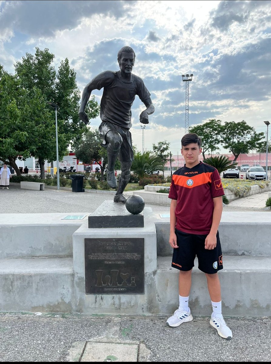 Nuestro portero Miguel del Infantil A División de Honor y de la Selección Extremeña después de una gran temporada realizó ayer entrenamiento con <a href="/CanteraSFC/">Sevilla Atlético y Cantera Sevilla FC</a> <a href="/SevillaFC/">Sevilla Fútbol Club</a>