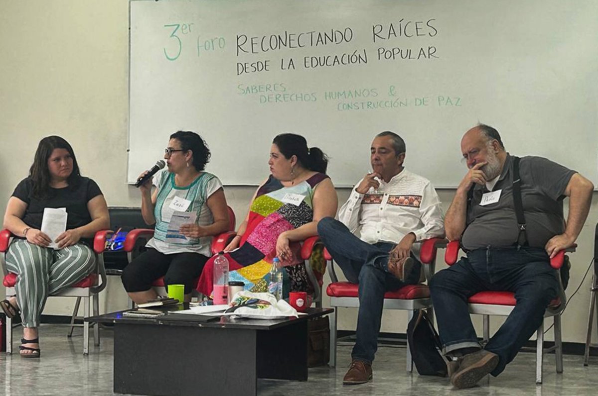 El pasado 16 de mayo, participamos en el Foro Reconectando Raíces desde la Educación Popular, organizado por <a href="/CentroVitoriaMX/">Centro Vitoria</a> 
🙌 Agradecemos la invitación a este espacio esperanzador que nos recuerda que podemos y debemos construir otras posibilidades de vida.