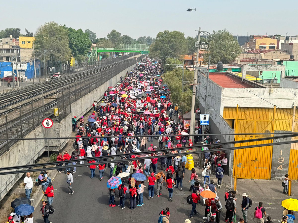 J4feT_25's tweet photo. Hace bien la Presidenta @Claudiashein en no caer en extorsionadores y chantajistas profesionales.

Sí no se deja presionar ni por el orangután de Trump menos por estos “maestros” de la CNTE.

La 4T ha sido muy bueno y tolerante con ellos.

Sólo le dan la razón a @ClaudioXGG. https://t.co/Wrk0A9YJAc