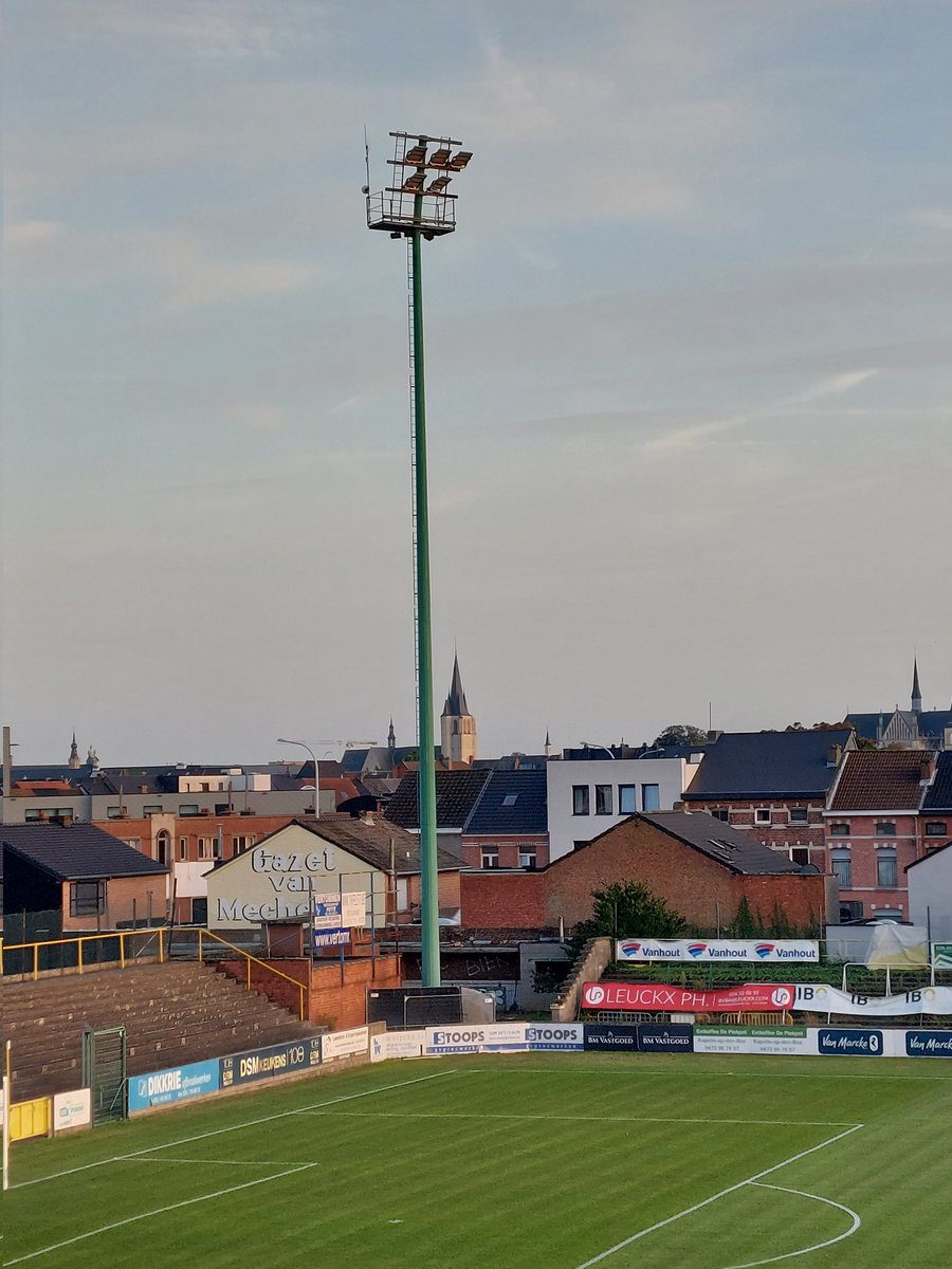 #floodlightfriday <a href="/krcmechelen/">K. Racing Club Mechelen</a>