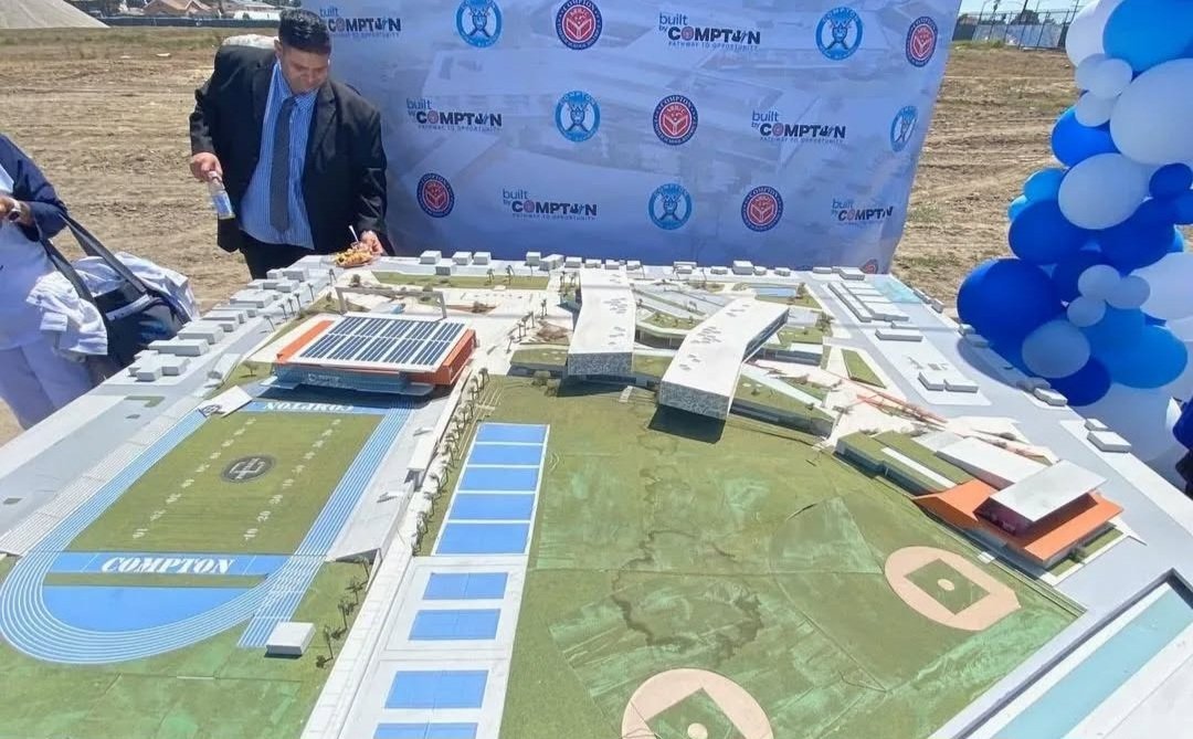 Frank Nitty (@web3ganggeneral) on Twitter photo S/O to the og homie <a href="/drdre/">Dr. Dre</a> for donating 10million to help build a new up to date #Highschool in #Compton
This is def a HUGE move for the new generation to now have a high school they get get a solid chance at having the best education as possible ๐จ๐จ๐จ๐จ๐๐พ๐๐พ๐๐พ๐๐พ S/O to the og homie <a href="/drdre/">Dr. Dre</a> for donating 10million to help build a new up to date #Highschool in #Compton
This is def a HUGE move for the new generation to now have a high school they get get a solid chance at having the best education as possible ๐จ๐จ๐จ๐จ๐๐พ๐๐พ๐๐พ๐๐พ