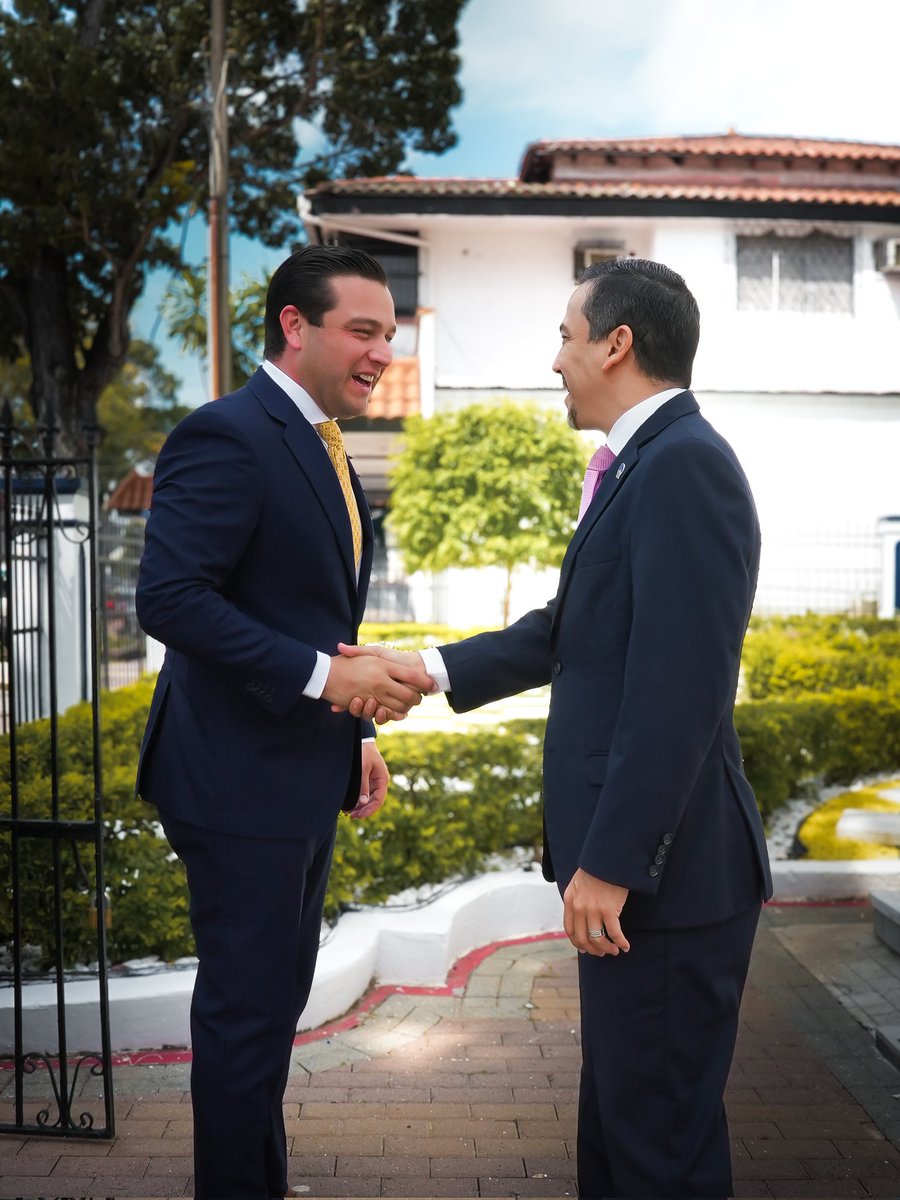 PGN_PANAMA's tweet image. #Reunión| El PGN, Luis Carlos Gómez se reunió este viernes 23 de mayo del 2025, con el Embajador de EE.UU. en Panamá, S.E. Kevin Marino con el objetivo de reforzar la cooperación entre EE.UU. y Panamá en la lucha contra el lavado de activos, la corrupción y el crimen organizado.