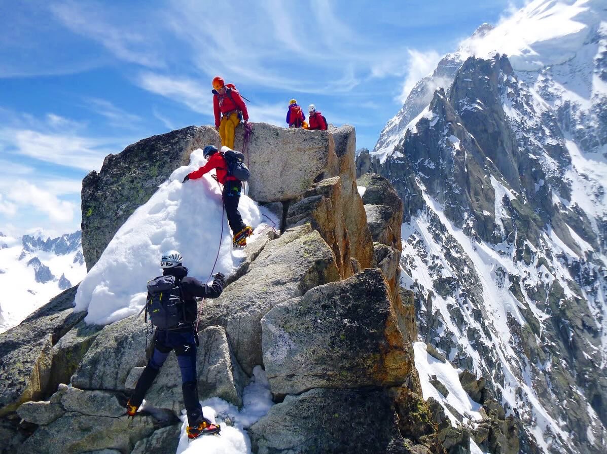 Alpine Autonomy
🏔️🎒❄️⛏️🪢🇫🇷
Collection of photos from our Chamonix based Alpine autonomy course, to boost your stills to a level to attempt some routes unguided, after learning key skills in ropework, glacier travel, anchors, &amp; hoists.

〽️ icicle-mountaineering.ltd.uk/alpine%2Bauton…

📍Chamonix