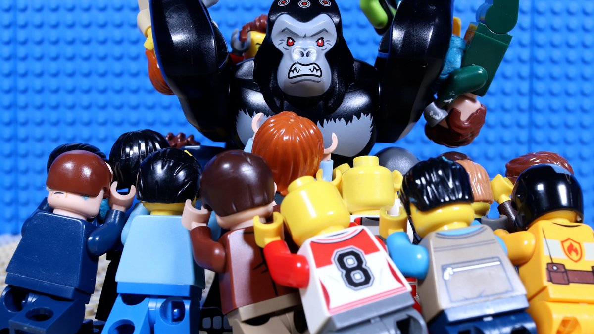 CFilms1121's tweet photo. 100 Lego Men vs 1 Gorilla
https://t.co/ljrhCDy6Ag https://t.co/XCuhRXf9hz