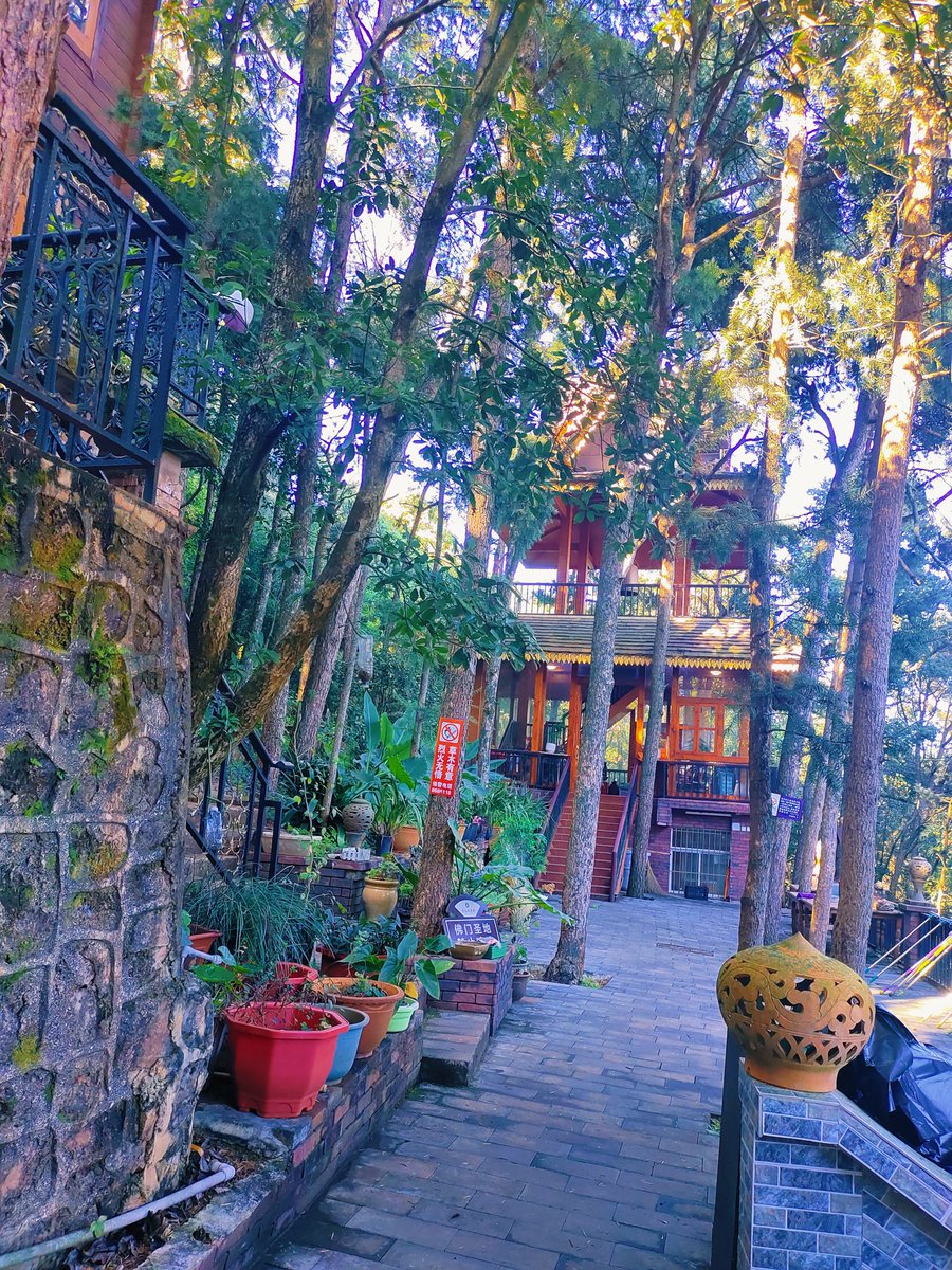 BKBK0M0's tweet photo. 但是人不能看似活了很久，却始终被困在一个坑里面吧！ https://t.co/aNrKtx9fSi