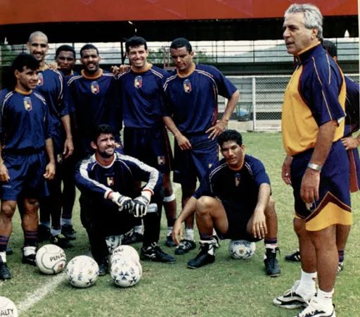 Hoy, el Pato Pastoriza, estaría cumpliendo 83 años. Amigo de sus amigos, baluarte fundamental para el crecimiento de La Vinotinto, ídolo en Avellaneda y querido por todos. Hoy hay fiesta en donde quiera que esté. Feliz cumple. @Ebroner