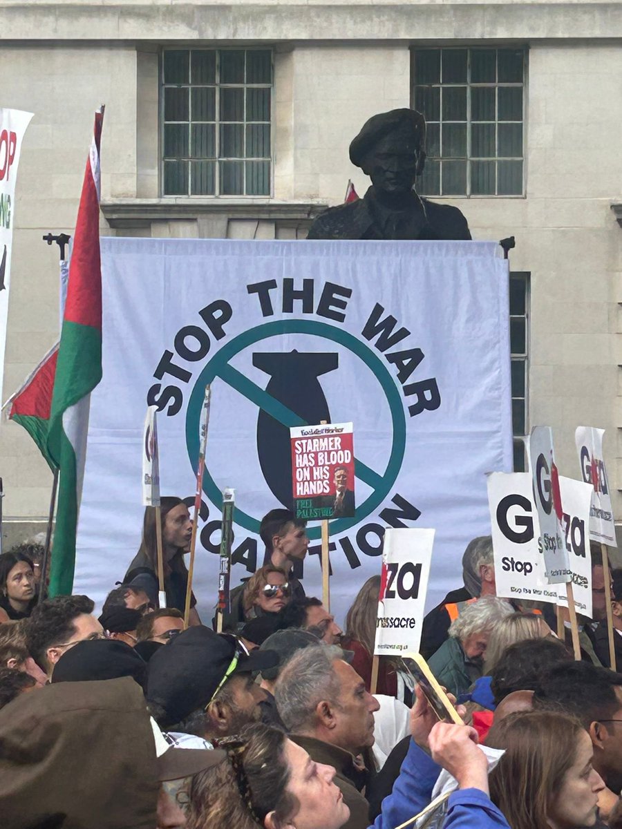 STWuk's tweet photo. At least 7k outside Downing St tonight to demand Actions Not Words from Starmer and Lammy

#StopArmingIsrael #ActionsNotWords  #EndTheGenocide https://t.co/mmt0CVVNBk