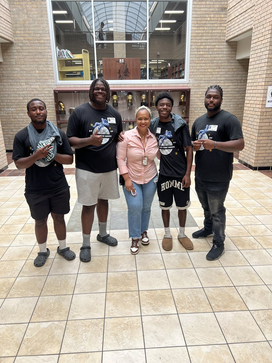 Jaya’ Slack (@jaya_slack) on Twitter photo It makes my 💚 proud when our former <a href="/CampbellGators/">Campbell Middle</a> come to see us before graduation! Once a Gator always a Gator! It makes my 💚 proud when our former <a href="/CampbellGators/">Campbell Middle</a> come to see us before graduation! Once a Gator always a Gator!