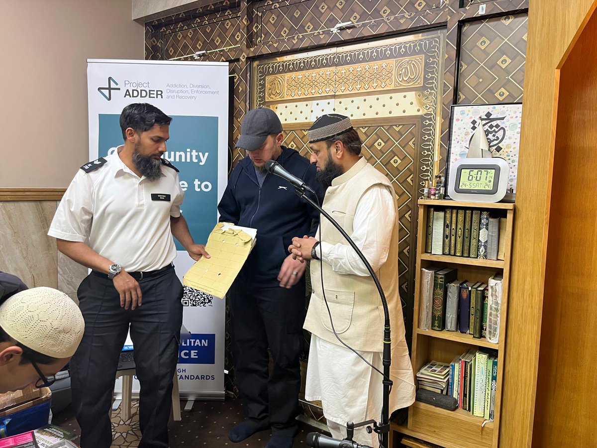BawaSohail's tweet photo. KNA London hosted 
Project ADDER on behalf of the London Metropolitan Police to s
share awareness about drugs and how it affects us and the community. 
We were given very beneficial information from Sargeant Arshad [from Project ADDER] and Constable Zeeshan, Faith officer https://t.co/hjdQ84PRVo