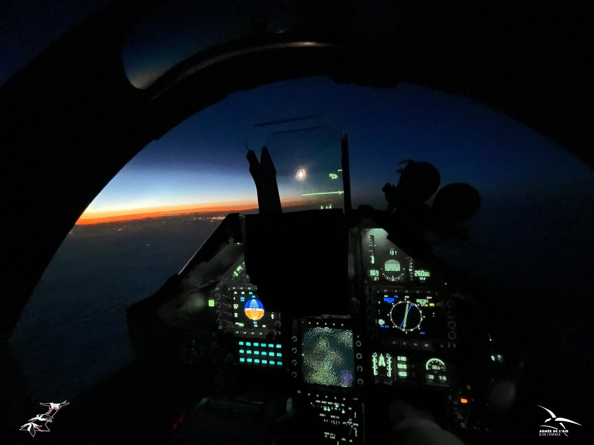 Ambiance VDN à bord d'un Mirage 2000-5. Ce qu'on ne vous montre pas, c'est la pléthore de contacts qui encombrent l'écran tactique. L'arène BVR est ouverte, les MICA EM simulés vont voler très loin.
