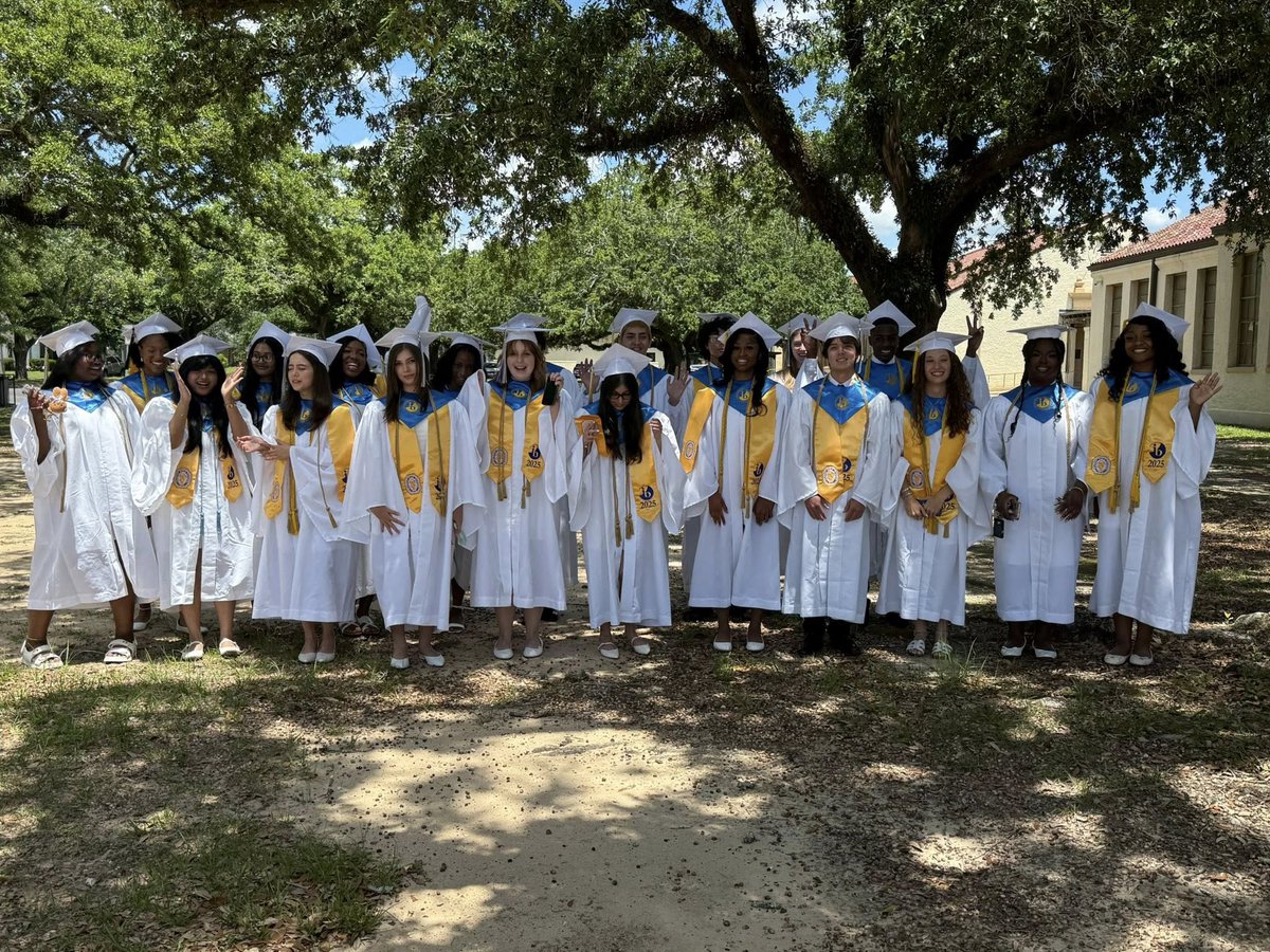 MobilePublicSch's tweet image. Congratulations to the Class of 2025! About 3,000 graduates accepted their diplomas this month over a two-week period at the USA Mitchell Center, Citronelle High and Augusta Evans. You can watch the ceremonies at: youtube.com/@MCPSStv. #GrowingGREATNESS #LearningLeading
