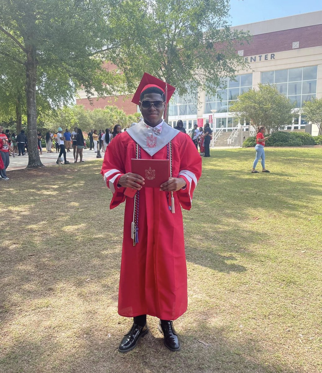 MobilePublicSch's tweet image. Congratulations to the Class of 2025! About 3,000 graduates accepted their diplomas this month over a two-week period at the USA Mitchell Center, Citronelle High and Augusta Evans. You can watch the ceremonies at: youtube.com/@MCPSStv. #GrowingGREATNESS #LearningLeading