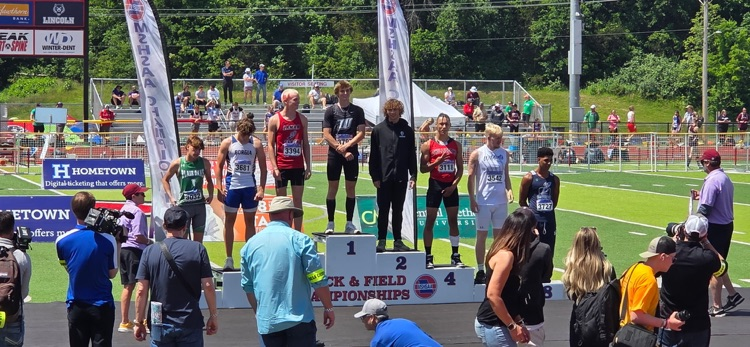 WarsawSchoolDis's tweet photo. 🥇🏆 State Champion 🏆🥇
Congratulations to Fisher Love -- the Class 3 Boys Long Jump State Champion with a jump of 6.98, which is also a 🌟New School Record 🌟!!! https://t.co/YraHvXTkKD
