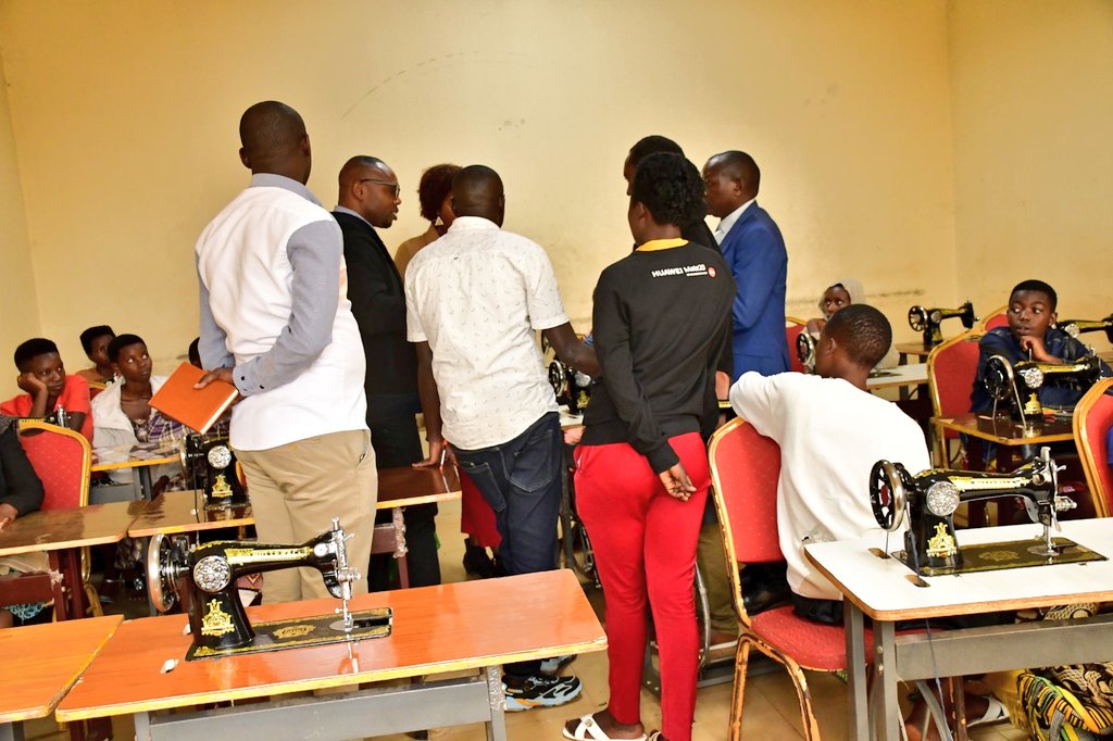 GicumbiN's tweet photo. Hagamijwe kwigira ku bandi no kunoza imicungire y'ikigo cy'urubyiruko kuri uyu wa 23/05/2025, itsinda ry'abakozi ba @GicumbiDistrict riyobowe na Visi Meya ushinzwe ubukungu   basoje urugendoshuri rw'iminsi 2 @GisagaraDistr https://t.co/MzjqJRZB7v