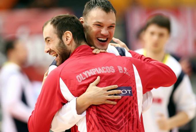 alvarom's tweet photo. Esta va a ser la Final de la @EuroLeague 

Pero sin Olympiacos ni Panathinaikos. 

Estos dos se han cargado a sus ex equipos, con los que ganaron esta misma competición como jugadores.

El domingo uno de los dos la ganará como entrenador por primera vez.

La vida… https://t.co/WlpkzOH3nS