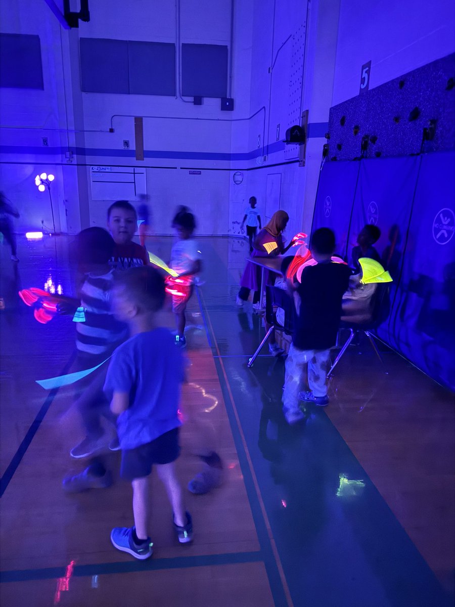 lauren_bolack's tweet photo. Our @MSTMAGNET MAP EOY Glow Parties were a blast! It was amazing to watch our students light up with joy as they celebrated their hard-earned growth. Way to shine bright, White Tigers! #MAPGrowth #GlowUp #MSTproud https://t.co/dlSCrW2zSB