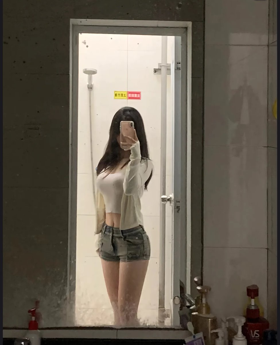 beverly_leEul's tweet photo. #义乌市 #反差 #女大学生 🌻 🌂 🍀 👍 性瘾又犯了  有没有比较会舔的同城哥哥 实在没有大叔也可以 奖励我一个吧🤤 https://t.co/awcqZZ3RfD