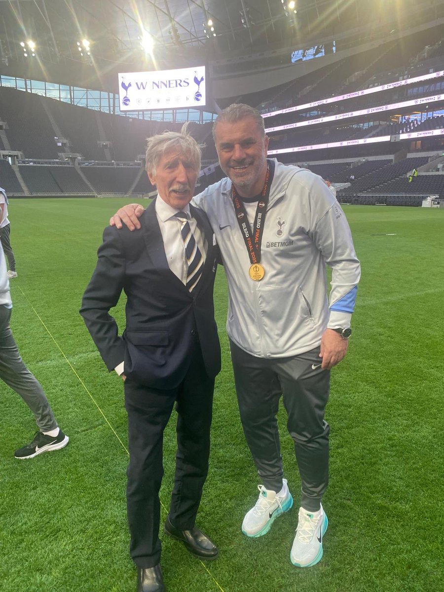 Cliff_Jones11's tweet image. Great day celebrating our @SpursOfficial Europa Cup win. #coys