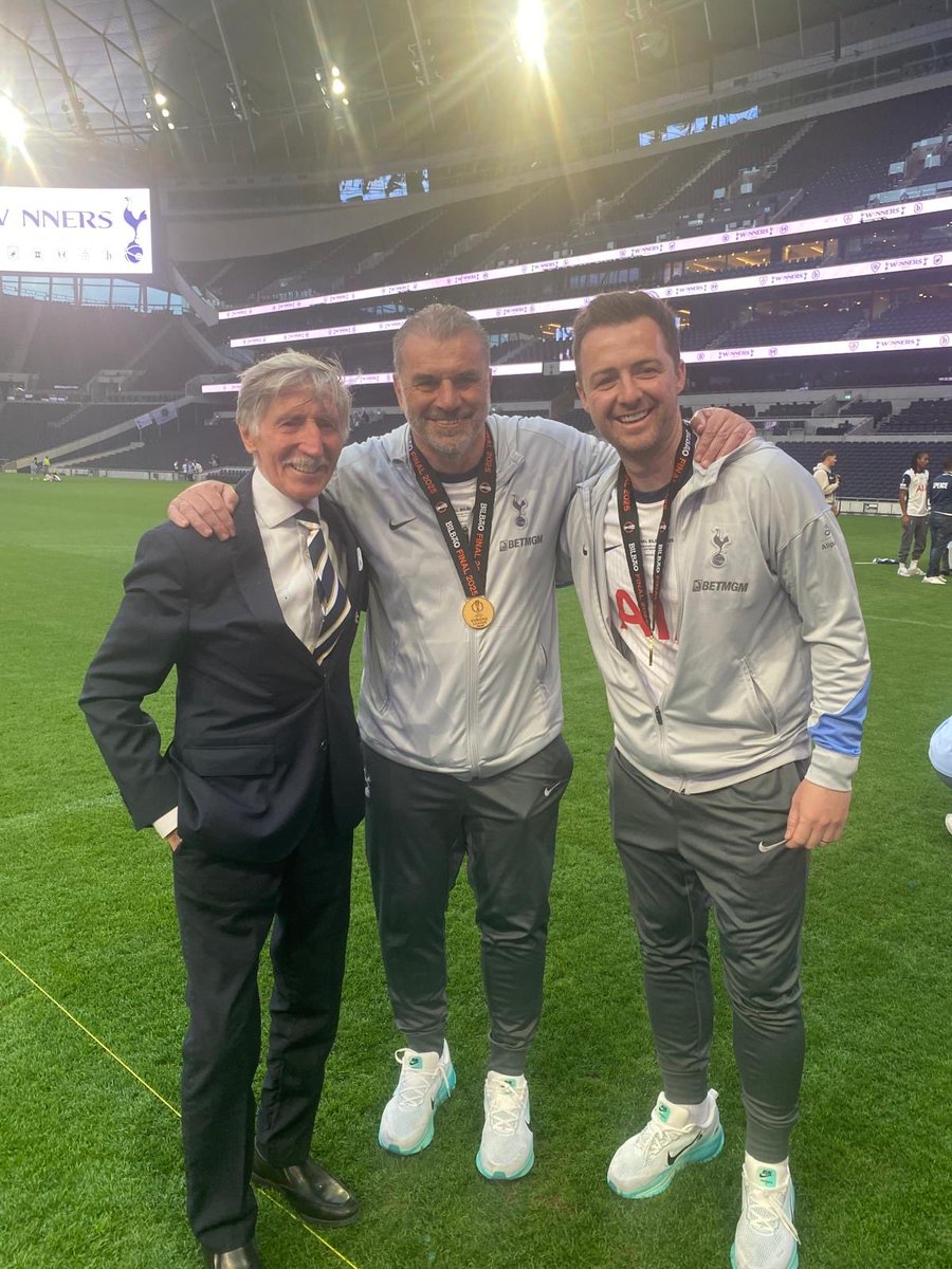 Cliff_Jones11's tweet image. Great day celebrating our @SpursOfficial Europa Cup win. #coys