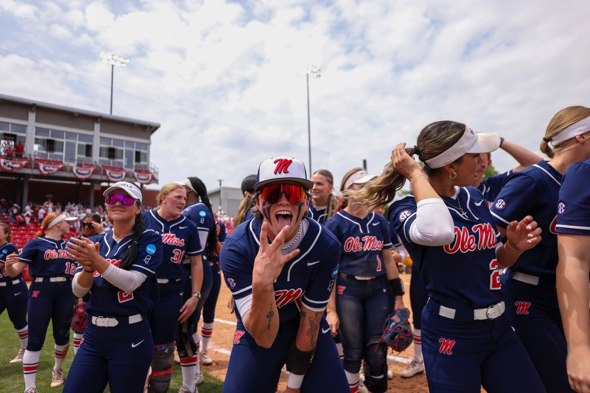 Rewriting those history books ✍️

Rebs get the first ever Super Regional game W in program history!

#HottyToddy