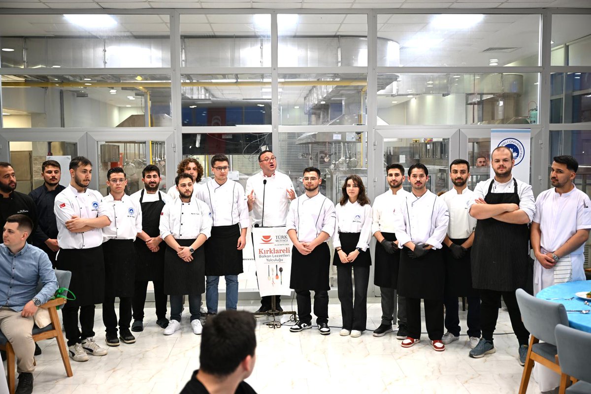 Sayın Valimiz, Türk Mutfağı Haftası etkinlikleri  kapsamında aynı coğrafyanın farklı lezzetlerini bizlere sunan Türk ve Evlad-ı Fatihan Balkan Şeflerimize, bu önemli etkinliğe destek olan sektör kuruluşlarına, üreten kadınlarımıza ve tüm emeği geçenlere teşekkürlerini sundu.