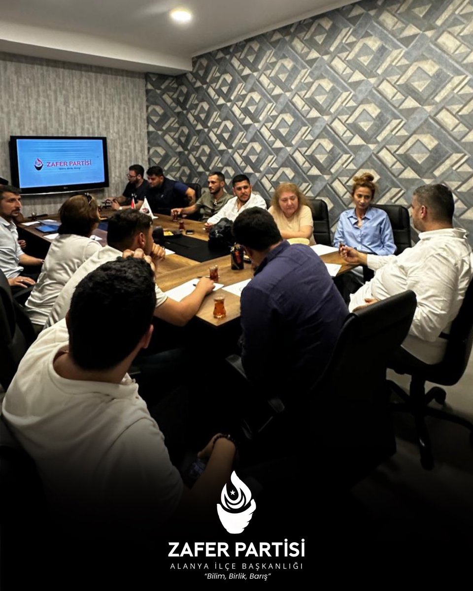 Yönetim kurulu toplantımızı gerçekleştirdik. 

İkinci ihanet süreci baltalanmasın diye Genel Başkanımız Sn. Ümit Özdağ’ı hukuksuzca rehin tutan bu düzen kanımıza dokunuyor. 

Ümit Özdağ’ın dediği gibi; Bizi öldürmeden susturamazsınız! Siz çoksanız biz de Türk’üz 🇹🇷