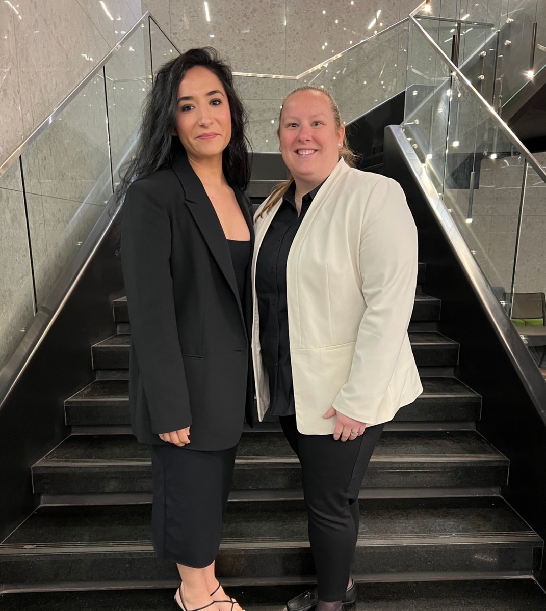 Baylor_MBA's tweet image. Did you know our Online MBA students can now join our Executive MBA students on their international residency? This year, OMBA students Tori Clark and Christine Duran took part in this incredible global experience. We're excited to offer this to more students in the future! 🌍✈️