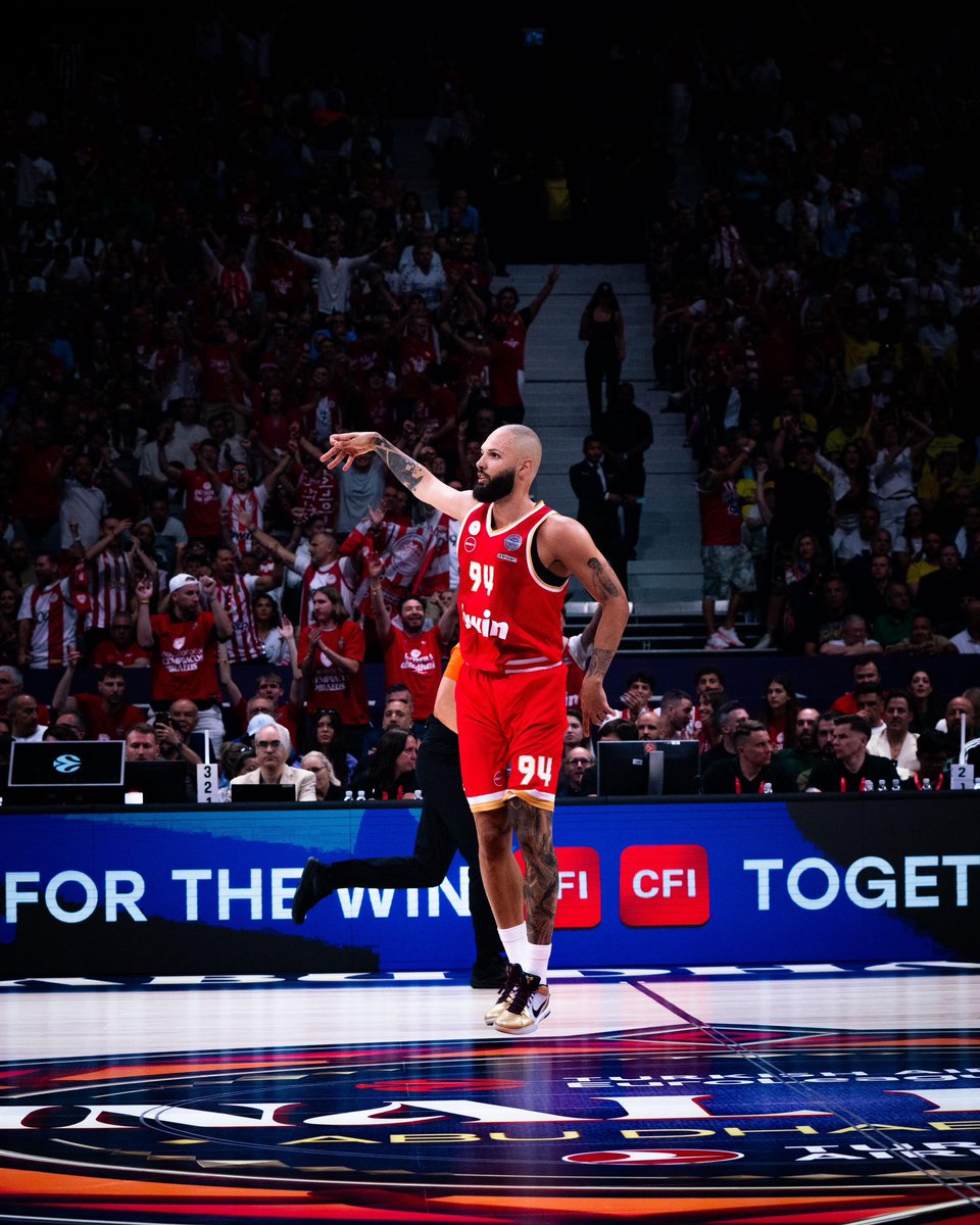 redcentre.gr tweet media