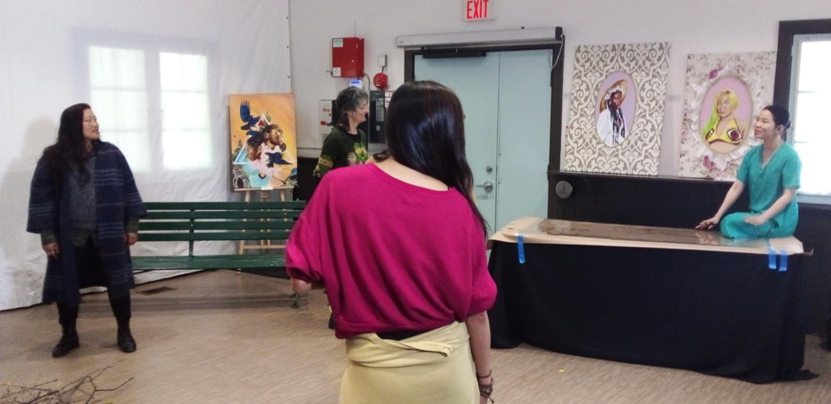 Happening now at The Gathering Divergence — two powerful activities unfolding in parallel:

🌀 Wildsoma Gathering in Motion: Embodied Practices for Collective Thriving 

🖊Line Drawing Creative Process by Alek Phan 

#TheGatheringDivergence #EmbodiedPractice #CreativeProcess