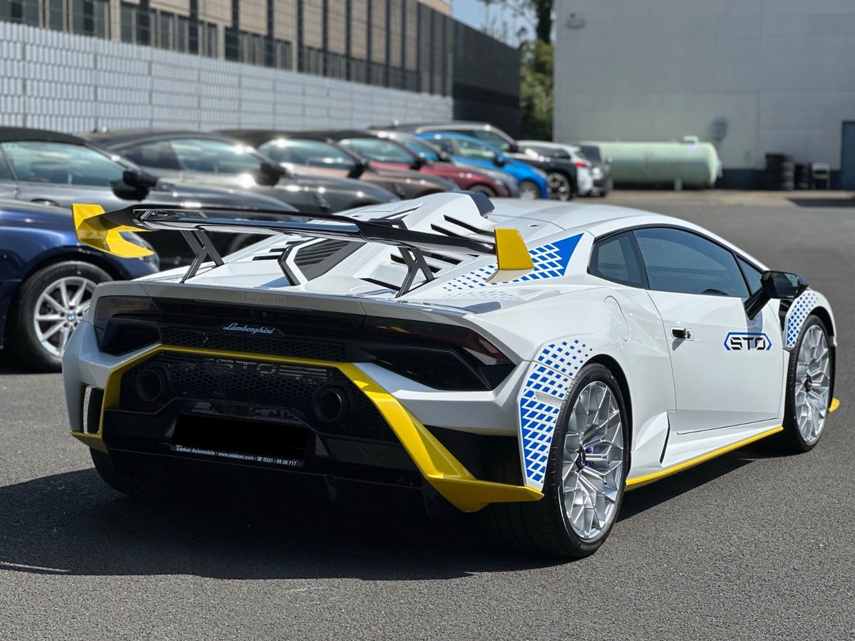 Huracan STO