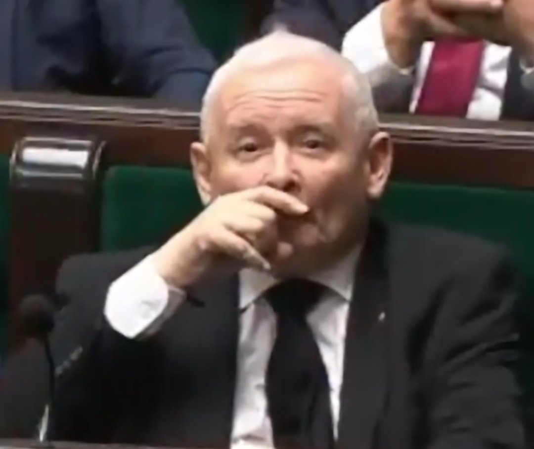 GrqM_HqWAAA8H6b?format=jpg&name=medium