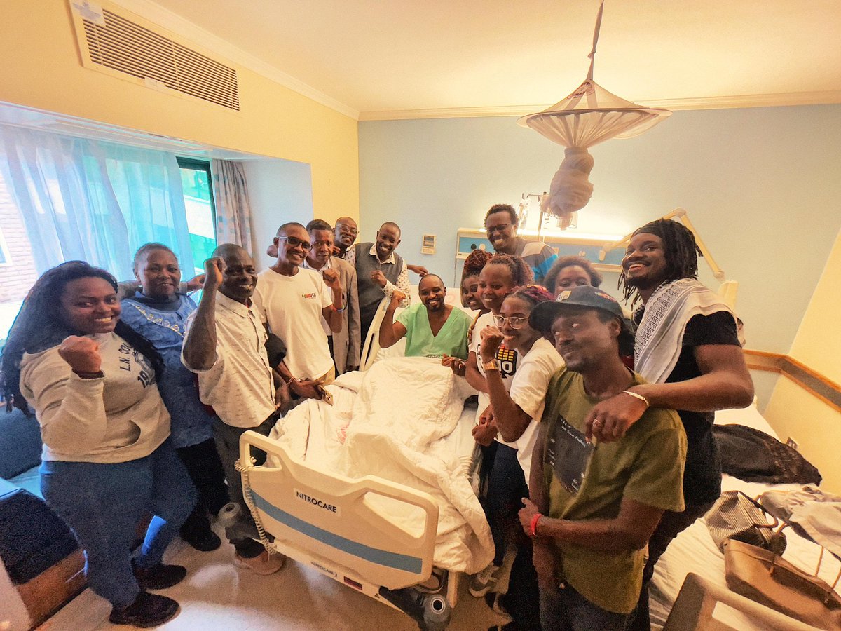 ChrisMavindu's tweet photo. The @Pawa254 & @pawaradio team checked on @bonifacemwangi. His spirit is still strong, and the revolution is here, and we're still demanding for #Accountability #Justice #JumuiyaNiYetu #JusticeForBonifaceMwangi #JusticeForAgather https://t.co/xqmWsM2T9R