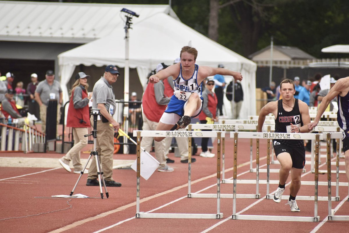 🏃‍♂️ Class D Boys 110 Hurdles 🏃‍♂️

Kevin Garcia of DCS makes the finals tomorrow with a time of 15.44 

Trenton Roskop of Arapahoe ran a time of 16.63 and Kade Fisher of Arapahoe finished the race after going down at the start of the race 

#rpacrundown