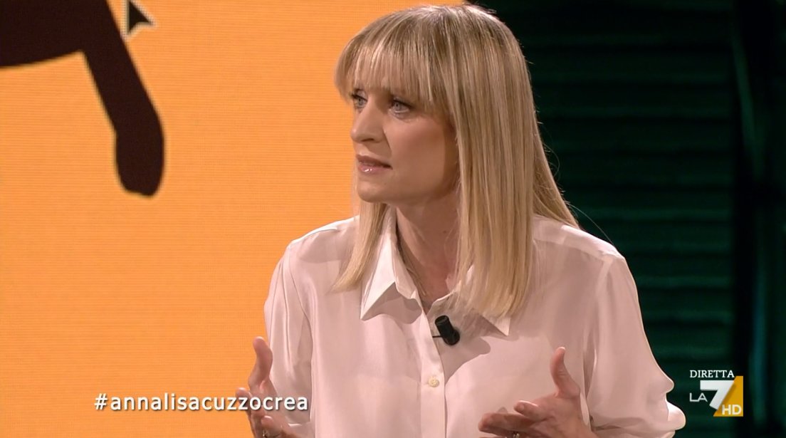 "Il fatto che il partito di maggioranza di Governo faccia un post contro una persona minacciata dalla Camorra per quello che ha scritto - e difesa con la scorta dallo Stato - penso sia indegno. Solidarietà a Roberto Saviano." (Annalisa Cuzzocrea <a href="/la_kuzzo/">Annalisa Cuzzocrea</a>) 

#propagandalive