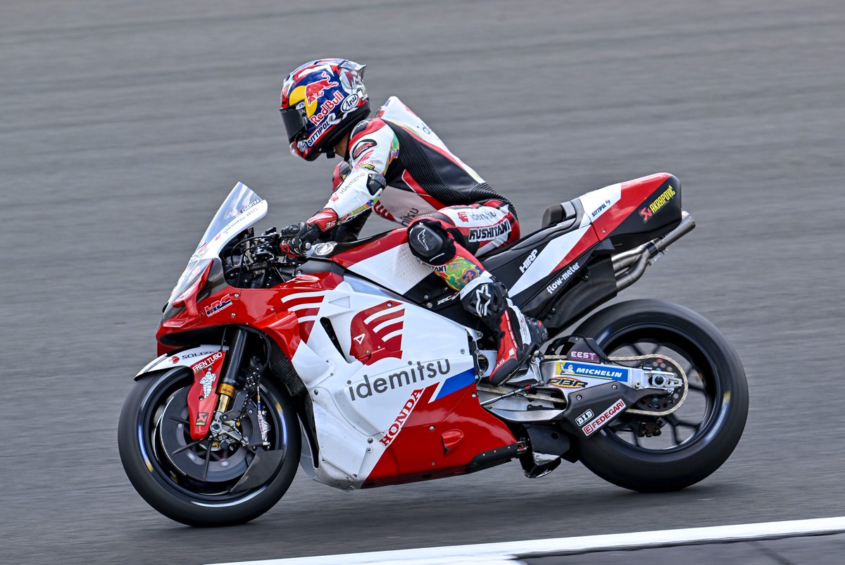 lcr_team's tweet photo. 22nd @somkiat35 – Practice #BritishGP
🎤 "It's nice to be back with my team and racing again. Today was a challenging day because at some points, I still feel some pain. I need to get back into the rhythm again. I’ll try to take a step forward tomorrow". https://t.co/o6BgN2iK4J